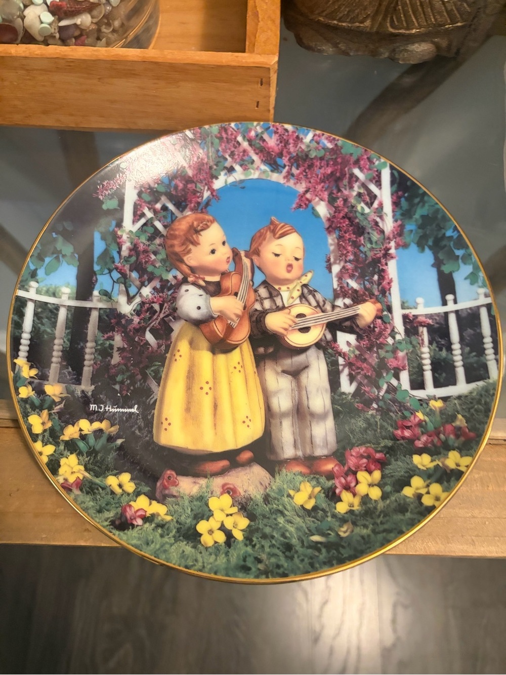 Hummel collector set of two plates White Decorative Plate "Little Musicians"